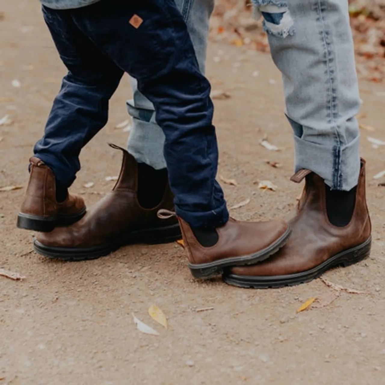 Blundstone 1468 Kids Antique Brown premium leather elastic sided boots