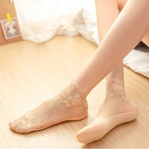 Leaves Lace Invisible Socks Thin Ladies Lace Boat Socks Hollow Non-slip